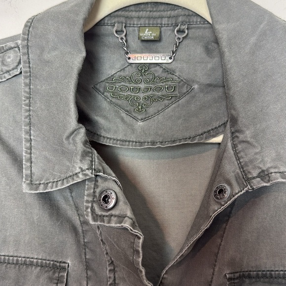 Jou Jou Woman’s Lightweight Green Khaki Distressed Utility Jacket /Half Cropped - Picture 2 of 8